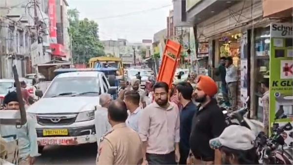 jalandhar municipal corporation and traffic police take action goods seized