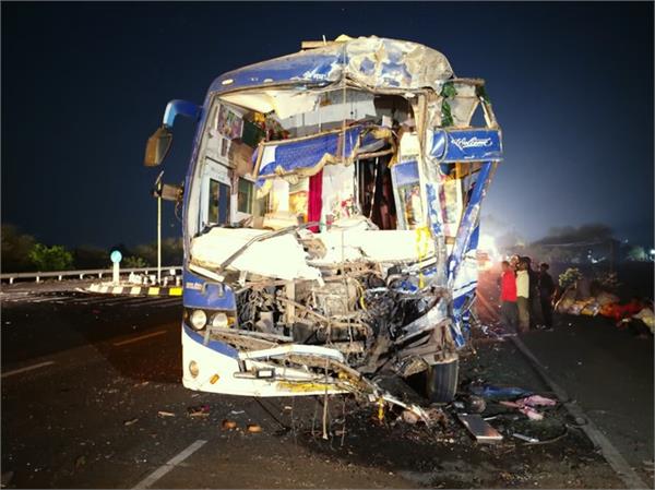 driver killed  18 injured after bus accident in mp