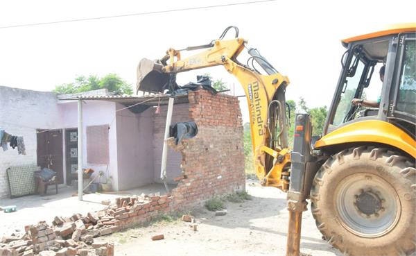 drug smuggler s property demolished in amritsar
