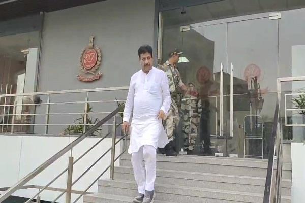mla raman arora leaves ed office after 2 hours of questioning
