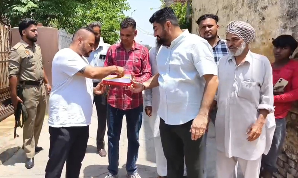 ਜਿਹੜੇ ਕੌਂਸਲਰ ਕਰਦੇ ਸੀ ਵਿਰੋਧ ਅੱਜ ਉਹ ਪ੍ਰਧਾਨ ਦਾ ਮੂੰਹ ਮਿੱਠਾ ਕਰਵਾਉਂਦੇ ਦਿਖਾਈ ਦਿੱਤੇ