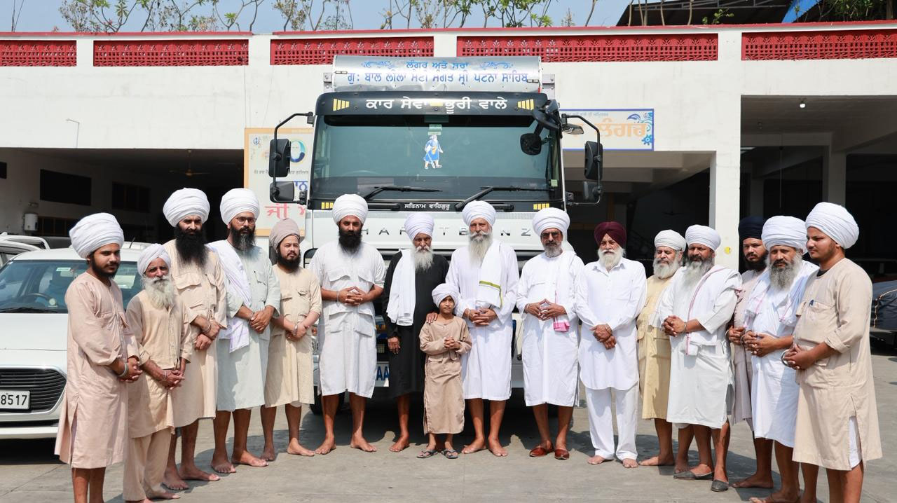 ਗੁ.ਬਾਲ ਲੀਲਾ ਮੈਣੀ ਸੰਗਤ ਪਟਨਾ ਸਾਹਿਬ ਦੇ ਲੰਗਰ ਲਈ ਸੰਤ ਭੂਰੀ ਵਾਲਿਆਂ ਨੇ ਰਸਦਾਂ ਦੇ ਟਰੱਕ ਕੀਤੇ ਰਵਾਨਾ