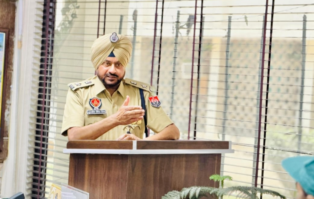 ਨਵੇਂ SSP ਫਰੀਦਕੋਟ ਵੱਲੋਂ ਜ਼ਿਲ੍ਹੇ ਦੇ ਸਮੂਹ ਦੁਕਾਨਦਾਰਾਂ ਅਤੇ ਕਾਰੋਬਾਰੀਆਂ ਨਾਲ ਅਹਿਮ ਮੀਟਿੰਗ
