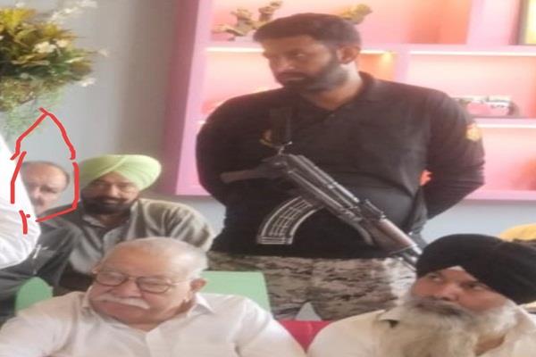 traders and city residents held a meeting with government officials