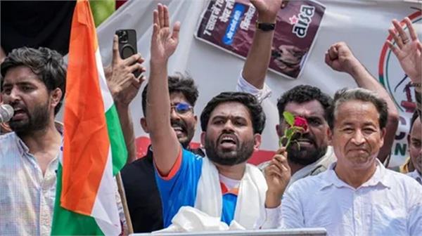cockroach janta party