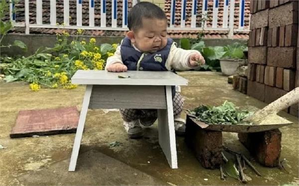 person looks like baby 