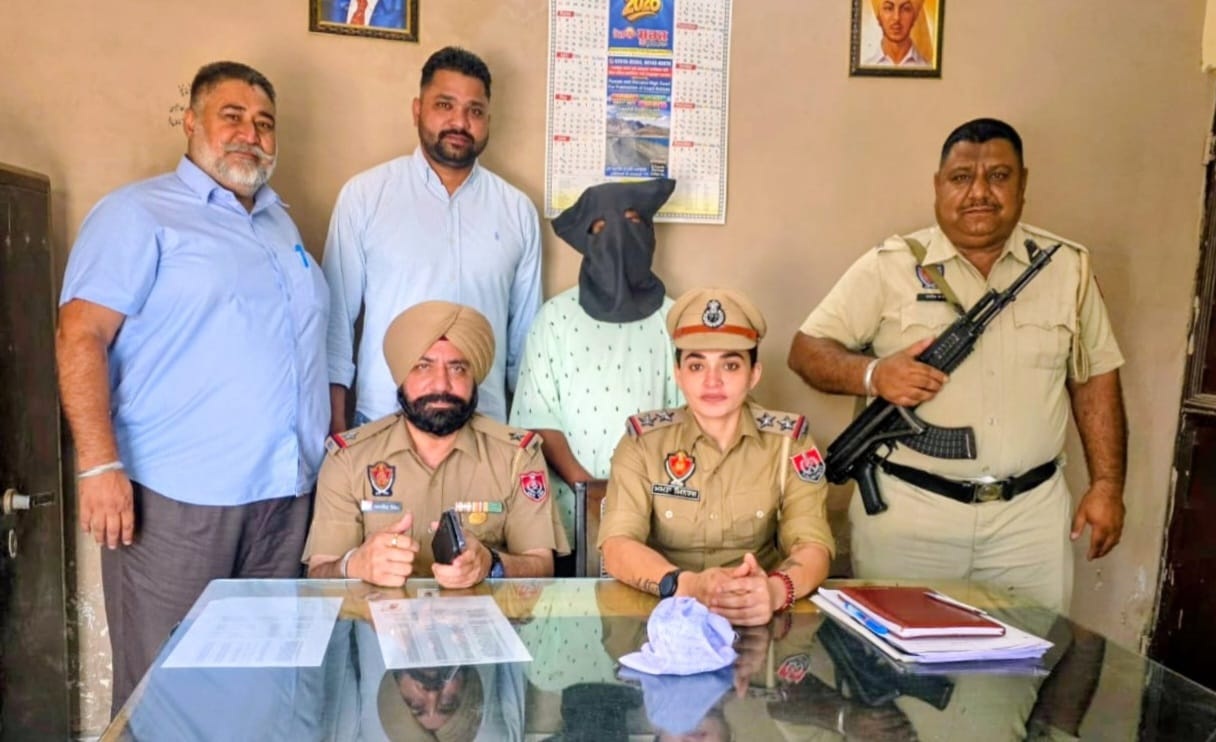 ਗਾਹਕ ਦੀ ਉਡੀਕ ਕਰ ਰਿਹਾ ਸੀ ਨਸ਼ਾ ਤਸਕਰ! ਉੱਪਰੋਂ ਆ ਗਈ ਪੁਲਸ, ਰੰਗੇ ਹੱਥੀਂ ਗ੍ਰਿਫ਼ਤਾਰ