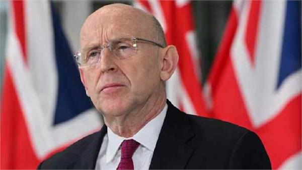 uk defence secretary quits