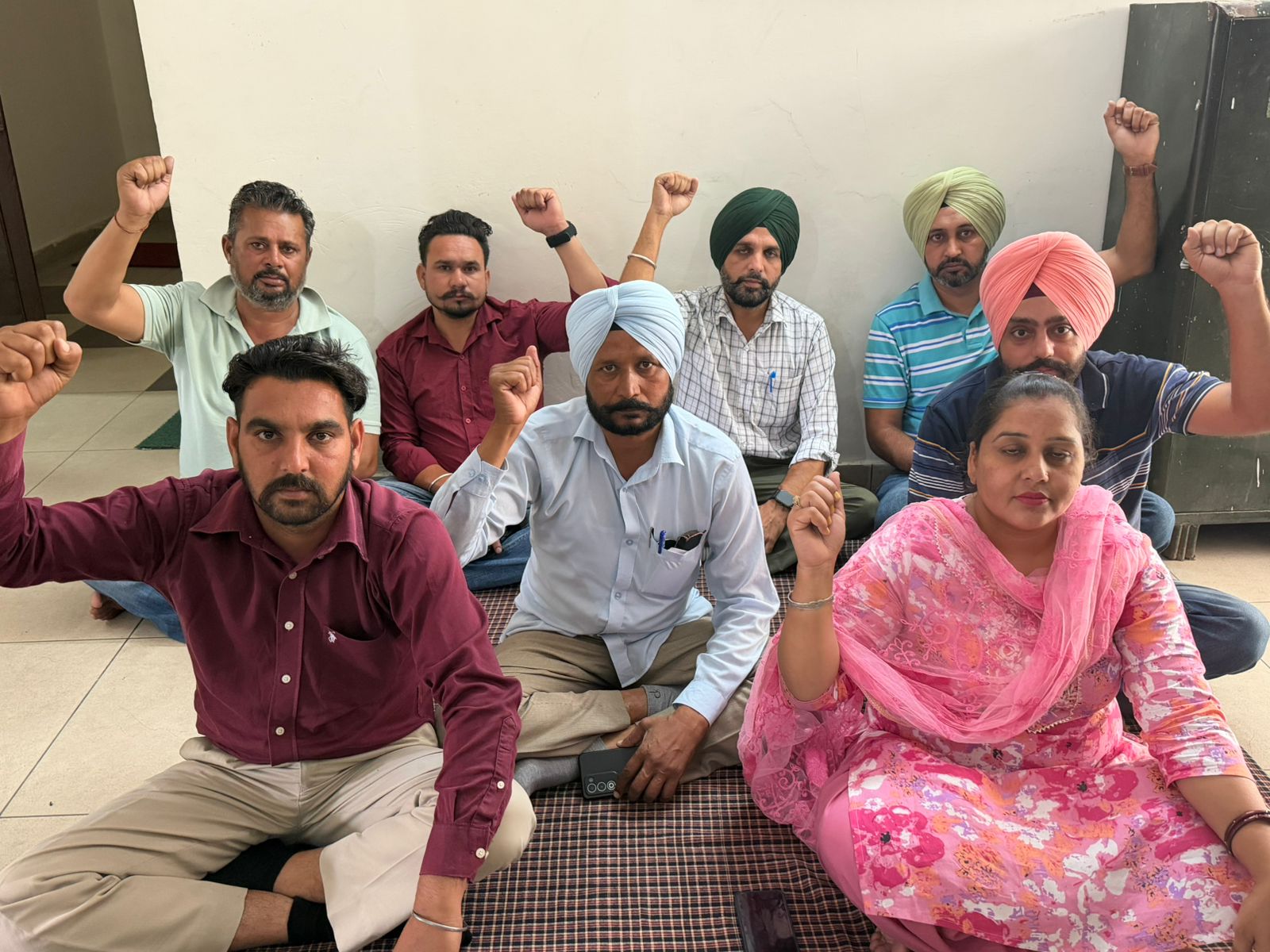13ਵੇਂ ਦਿਨ ਵੀ ਜਾਰੀ ਰਹੀ ਮਨਰੇਗਾ ਕਰਮਚਾਰੀਆਂ ਦੀ ਕਲਮ ਛੋੜ ਹੜਤਾਲ