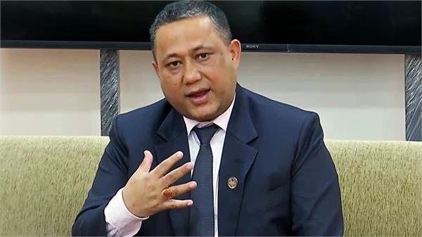 nepal  s foreign minister arrives in china on four day visit