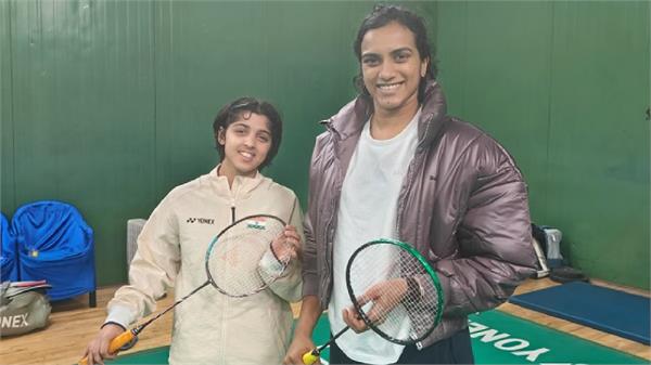 sindhu wins  tanvi upsets fifth seed