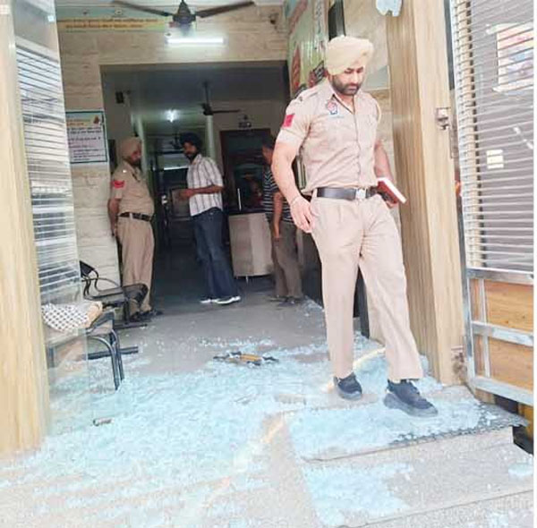 ਬਟਾਲਾ ਦੇ ਨਿੱਜੀ ਹਸਪਤਾਲ ’ਤੇ ਚਲਾਈਆਂ ਗੋਲੀਆਂ, ਹਸਪਤਾਲ ਦੀ ਸਟਾਫ ਮੈਂਬਰ ਜ਼ਖਮੀ