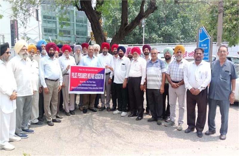 ਜਲੰਧਰ ਦੇ ਪੈਨਸ਼ਨਰਾਂ ਨੇ DA ਤੇ ਬਕਾਏ ਨੂੰ ਲੈ ਕੇ ਚੁੱਕੀ ਆਵਾਜ਼, ਸਰਕਾਰ ਤੋਂ ਤੁਰੰਤ ਭੁਗਤਾਨ ਦੀ ਕੀਤੀ ਮੰਗ