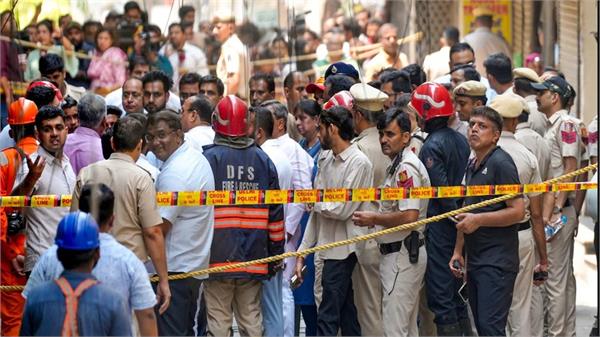 delhi hotel fire accountant jai mishra surrenders