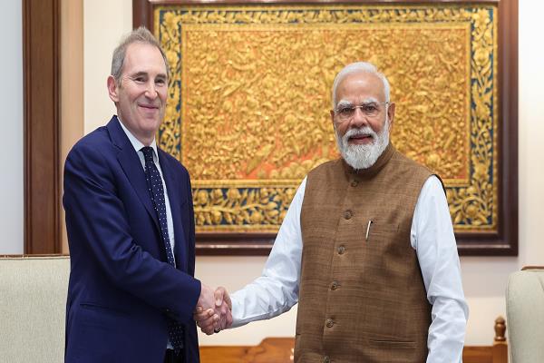 amazon ceo meets modi  announces investment of  48 billion in 5 years