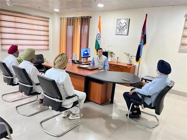 a delegation of delhi sikh gurdwara management committee met dgp