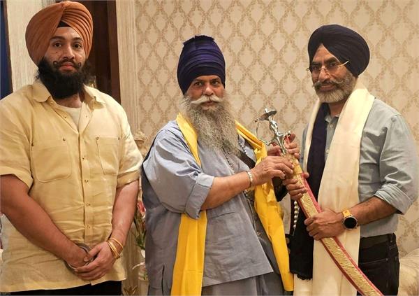 baba balbir singh honours ajaypal singh