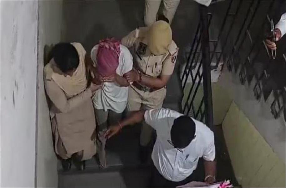 NEET Re-Exam : ਅੰਡਰਗਾਰਮੈਂਟਸ ''ਚ ਮੋਬਾਈਲ ਫੋਨ ਲੁਕਾ ਕੇ ਪ੍ਰੀਖਿਆ ਦੇਣ ਪਹੁੰਚੀ ਵਿਦਿਆਰਥਣ, ਭੇਜਿਆ ਜੇਲ੍ਹ