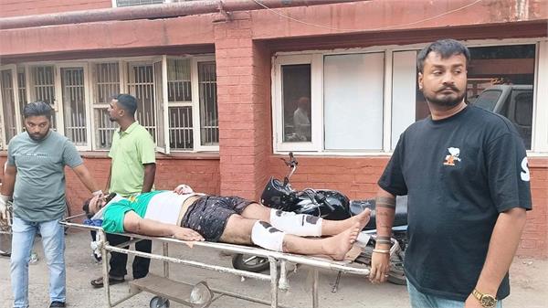 unidentified persons attacked a youth with sharp weapons