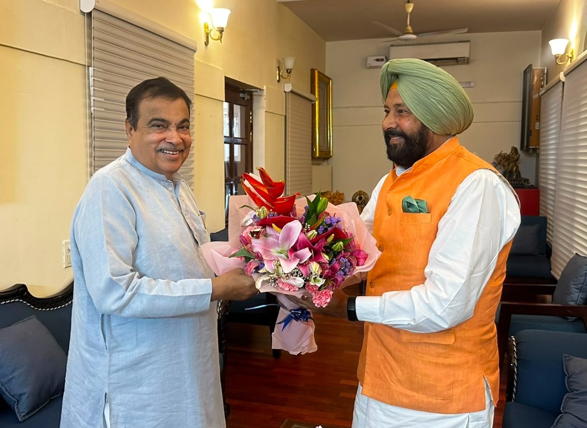 ਢਿੱਲੋਂ ਨੇ ਗਡਕਰੀ ਨਾਲ ਕੀਤੀ ਮੁਲਾਕਾਤ, ਪੰਜਾਬ ਦੇ ਵਿਕਾਸ ਪ੍ਰੋਜੈਕਟਾਂ ‘ਤੇ ਹੋਈ ਚਰਚਾ