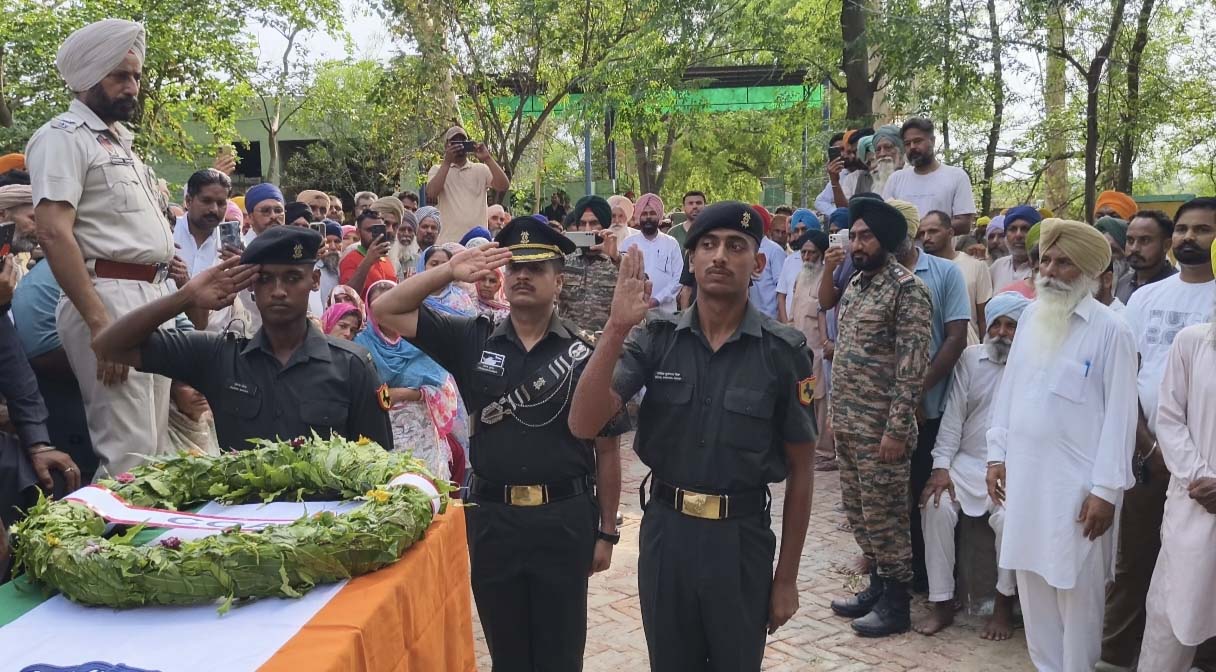 ਸੜਕ ਹਾਦਸੇ ਦਾ ਸ਼ਿਕਾਰ ਹੋਏ ਅਗਨੀਵੀਰ ਦਾ ਸਰਕਾਰੀ ਸਨਮਾਨਾਂ ਨਾਲ ਹੋਇਆ ਸਸਕਾਰ