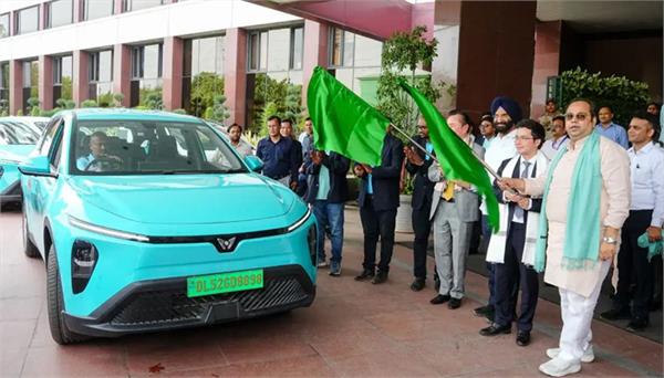 1 000 electric taxis launched in delhi
