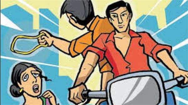 bike borne miscreants terrorize posh area civil lines  snatch gold chain