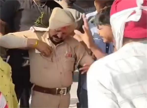 traffic policeman was beaten up