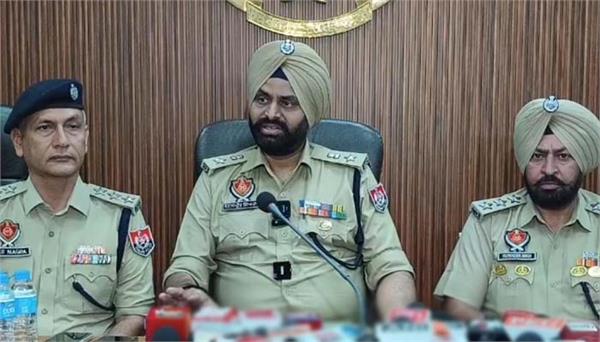 smuggler arrested with heroin from pakistan