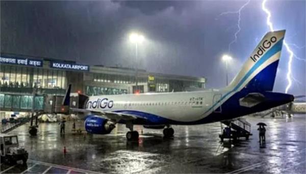 lightning strikes indigo flight