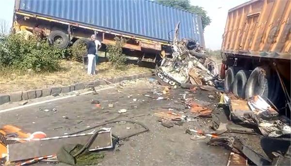 major road accident near eastwood