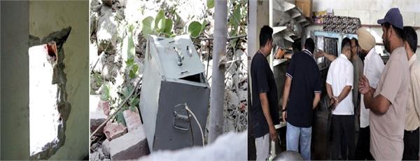 thieves broke through the wall of an electronics showroom