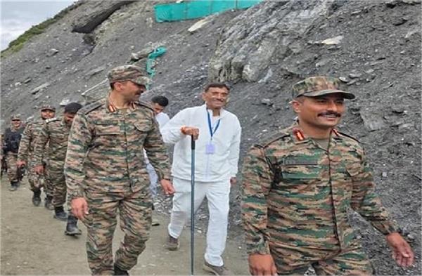 union minister for defence sanjay seth praised baba barfani  s darshan