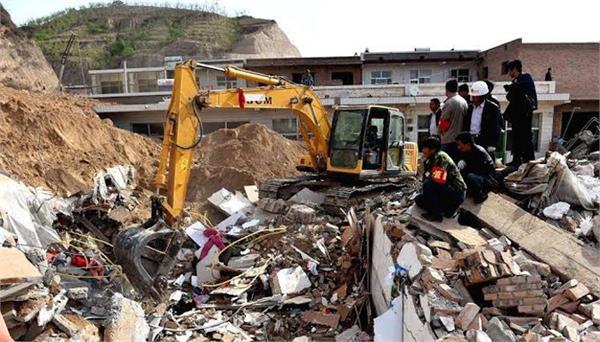 5 killed  3 injured in china landslide