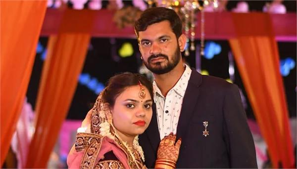 wife hits husband on head with mobile in anger