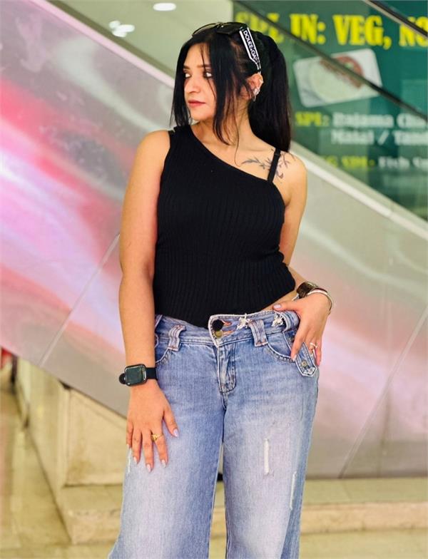 trendy tops  young women  fashion