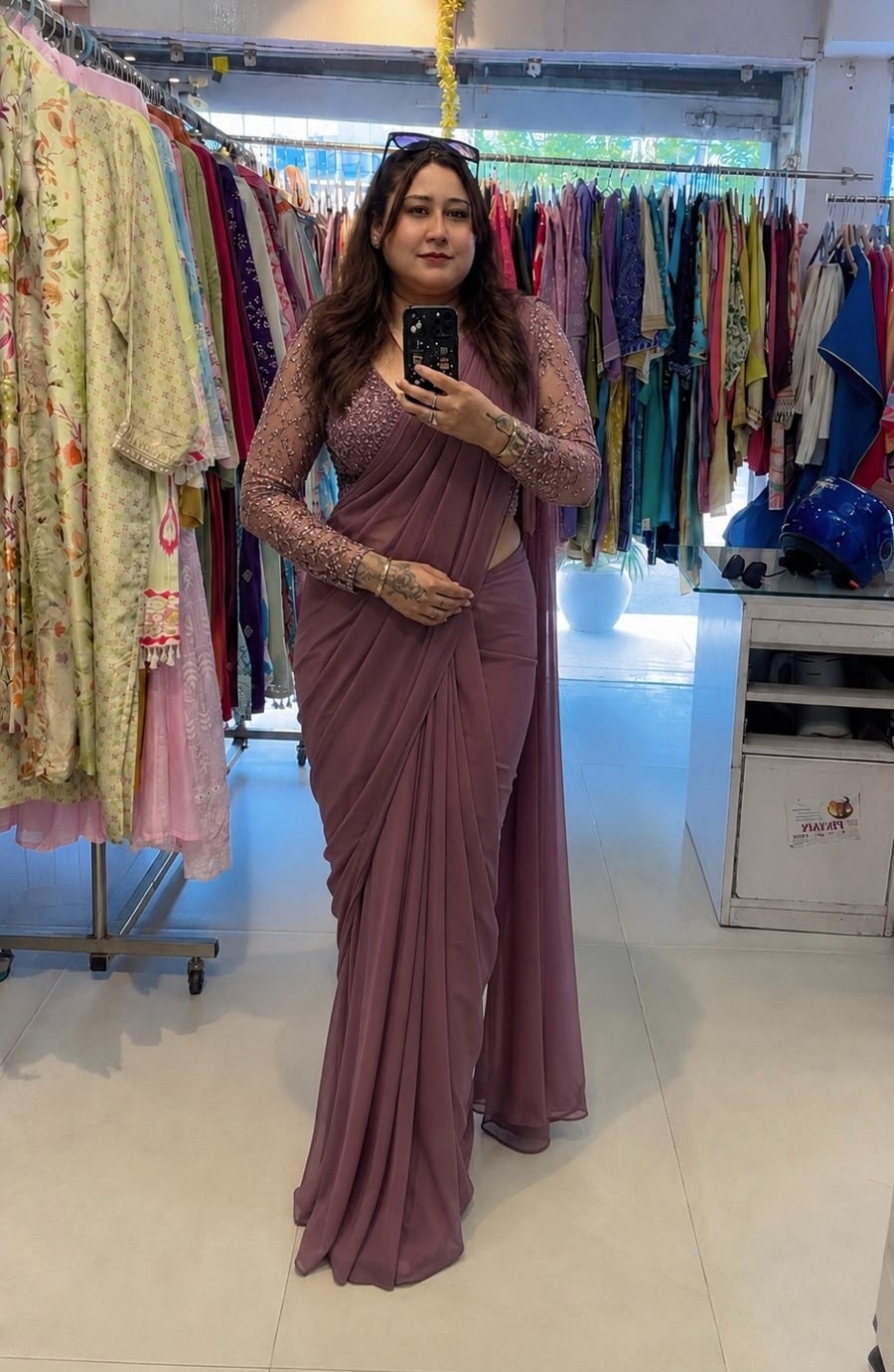 ਸਾੜ੍ਹੀ ਵਿਦ ਮੈਚਿੰਗ ਬਲਾਊਜ਼ ਔਰਤਾਂ ਨੂੰ ਦੇ ਰਹੇ ਰਾਇਲ ਲੁੱਕ
