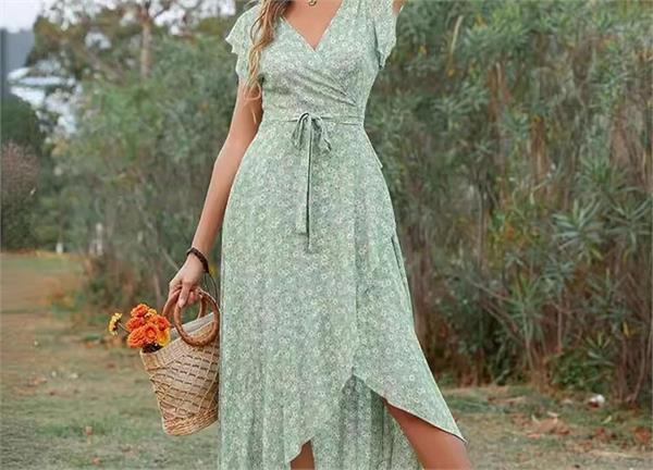 young women  sun dresses  craze  summer