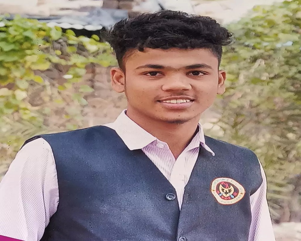 UAE ''ਚ ਕੰਮ ਕਰਨ ਗਏ ਪੁੱਤ ਦੀ ਵਾਪਸੀ ਲਈ CM ਰੈੱਡੀ ਅੱਗੇ ਤਰਲੇ ਮਾਰ ਰਹੀ ਮਾਂ ! ਹੈਰਾਨ ਕਰੇਗਾ ਪੂਰਾ ਮਾਮਲਾ