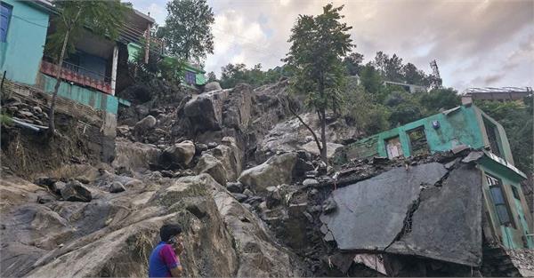 jammu kashmir cloudburst landslide houses vehicles