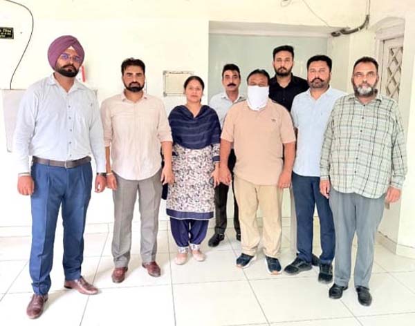 ਪੰਜਾਬ ਦਾ ਇਹ ਅਧਿਕਾਰੀ ਗ੍ਰਿਫ਼ਤਾਰ! ਕਾਰਨਾਮਾ ਜਾਣ ਹੋਵੋਗੇ ਹੈਰਾਨ