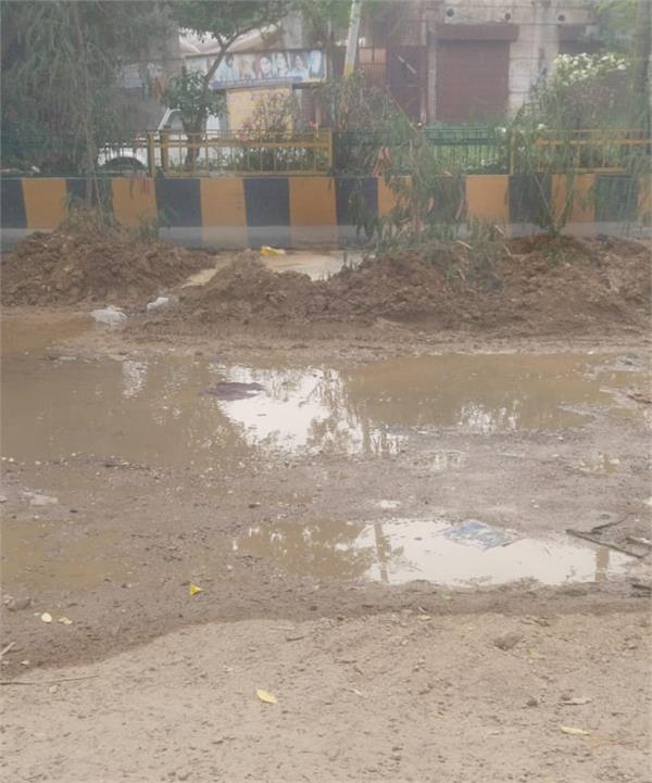 20 foot road  water pipe  municipal corporation