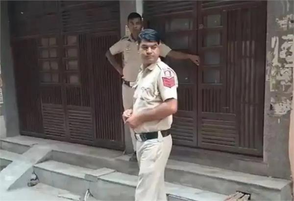 delhi police constable wife killed
