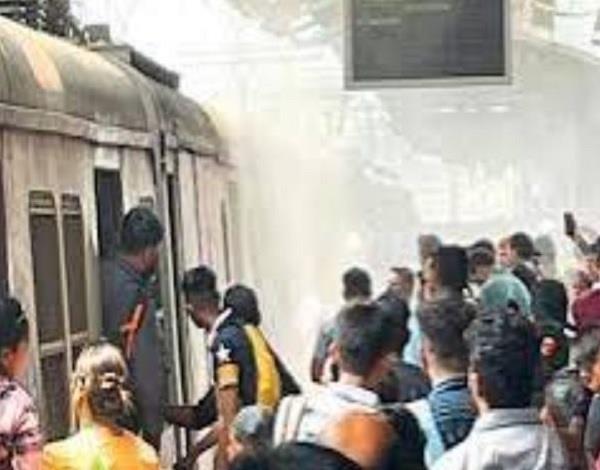 mahalaxmi express  train  smoke