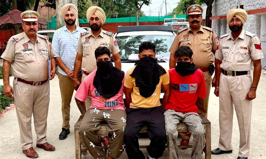 ਔਰਤਾਂ ਦੀਆਂ ਵਾਲੀਆਂ ਖੋਹਣ ਵਾਲੇ ਗਿਰੋਹ ਦੇ 3 ਮੈਂਬਰ ਗ੍ਰਿਫ਼ਤਾਰ, ਗੱਡੀ ਤੇ ਨਕਦੀ ਬਰਾਮਦ