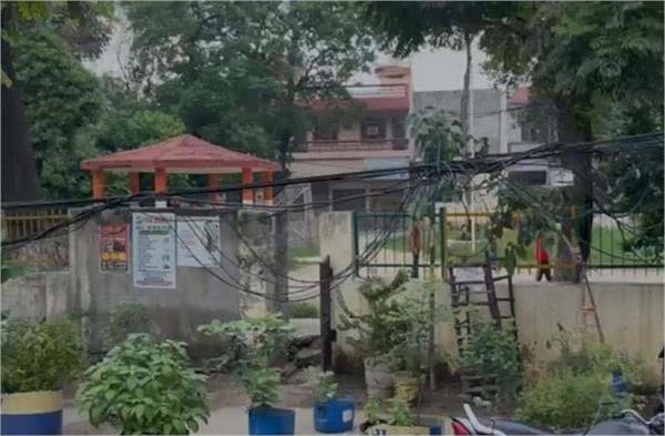 hanging electric wires shakti park in jalandhar are inviting major accidents