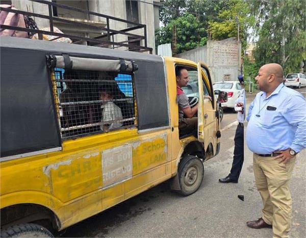 strict action on school buses  8 buses challaned for violating safety rules