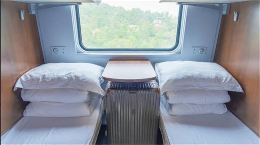 Train ਦੇ AC Coach ਨੂੰ ਲੈ ਕੇ ਸਾਹਮਣੇ ਆਇਆ ਸ਼ਰਮਨਾਕ ਕਾਰਾ, ਰੇਲਵੇ ਨੇ ਸਖ਼ਤੀ ਦੇ ਦਿੱਤੇ ਸੰਕੇਤ