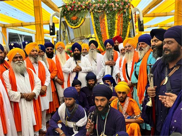 miri piri khalsa march leaves for next stage from guru bir baba buddha sahib