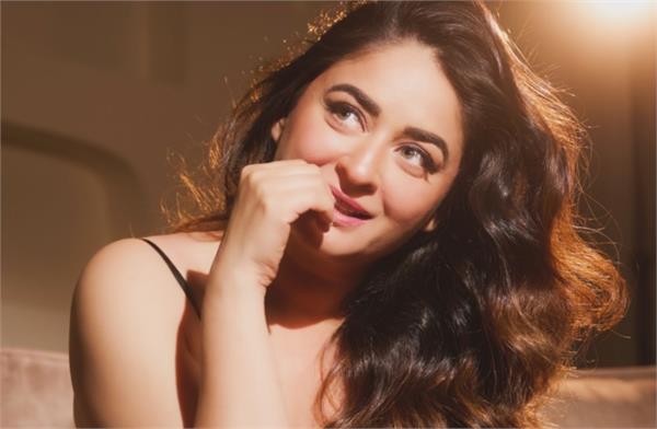 actress mahi vij takes a break from social media